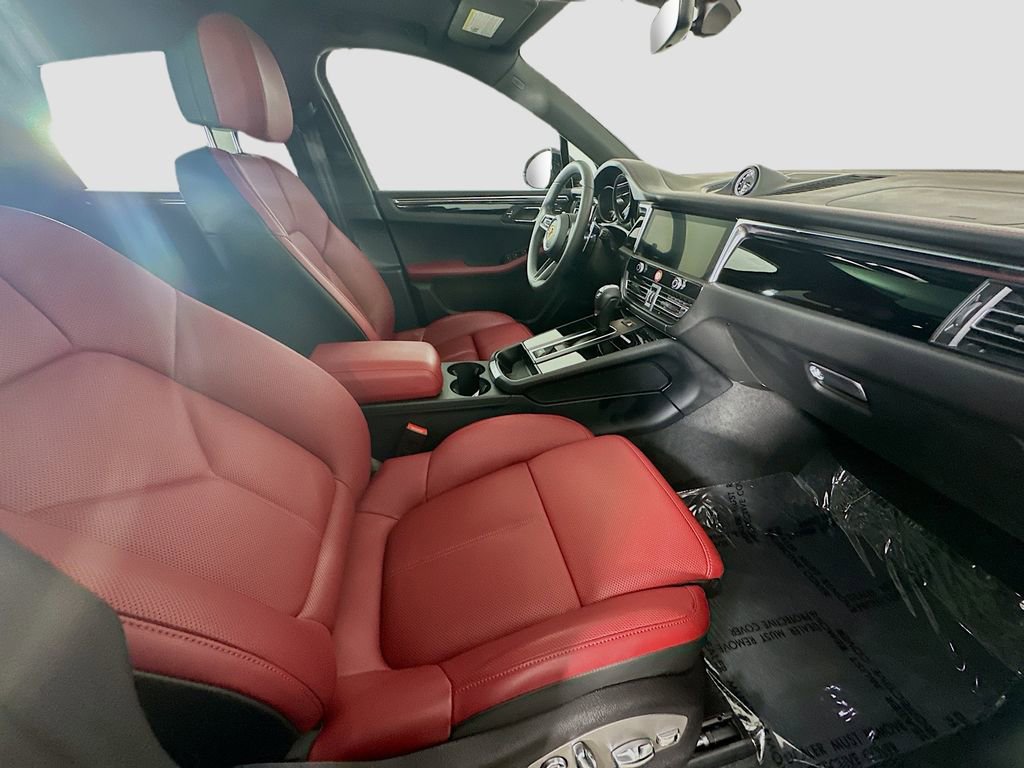 Certified 2026 Porsche Macan image 30