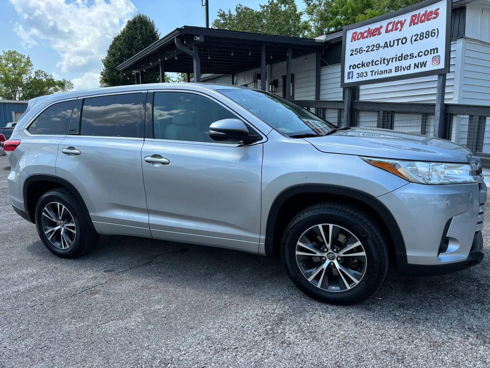 Used 2017 Toyota Highlander LE w/ Carpet Mat Package
