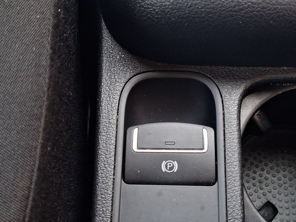 Used 2015 Volkswagen Tiguan S FWD image 21