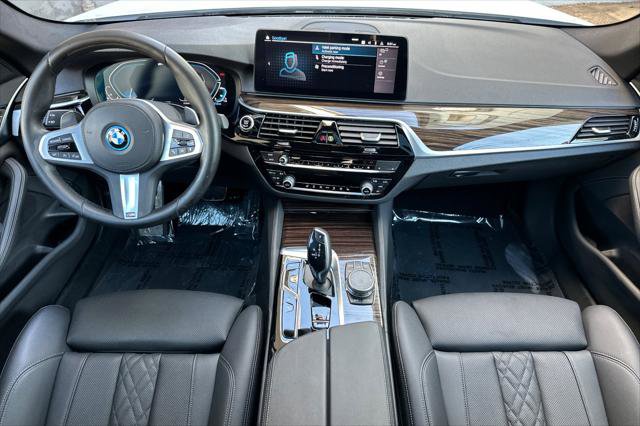 Used 2023 BMW 530e w/ M Sport Package image 12