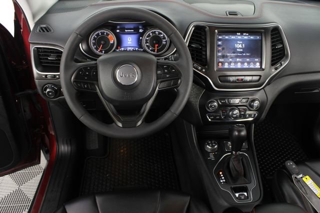 Used 2021 Jeep Cherokee Trailhawk AWD/4WD image 10