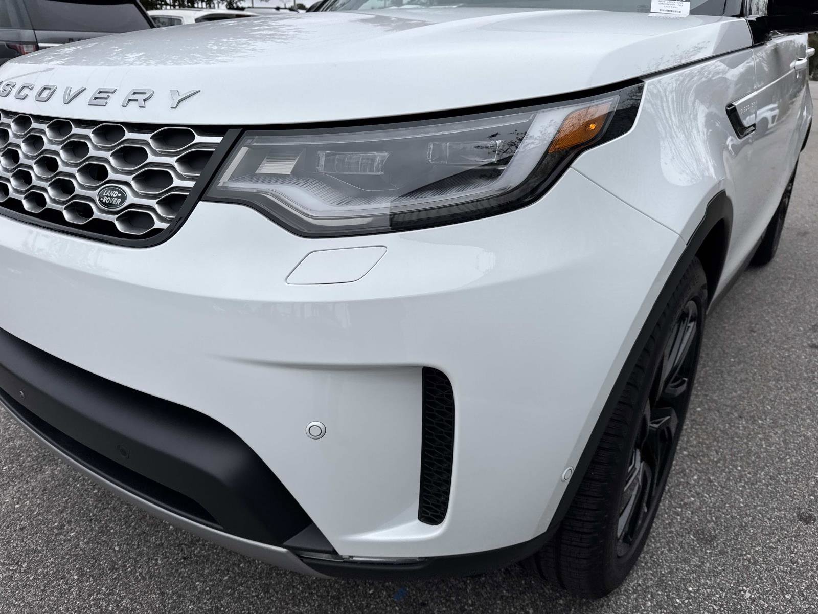 Used 2025 Land Rover Discovery S AWD/4WD image 9
