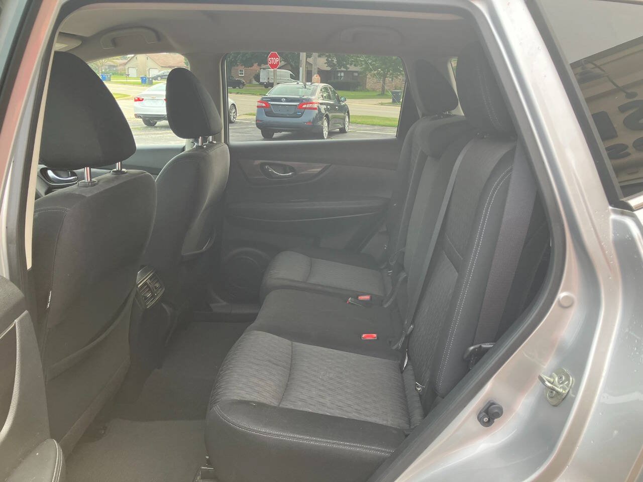 Used 2020 Nissan Rogue SV FWD image 12