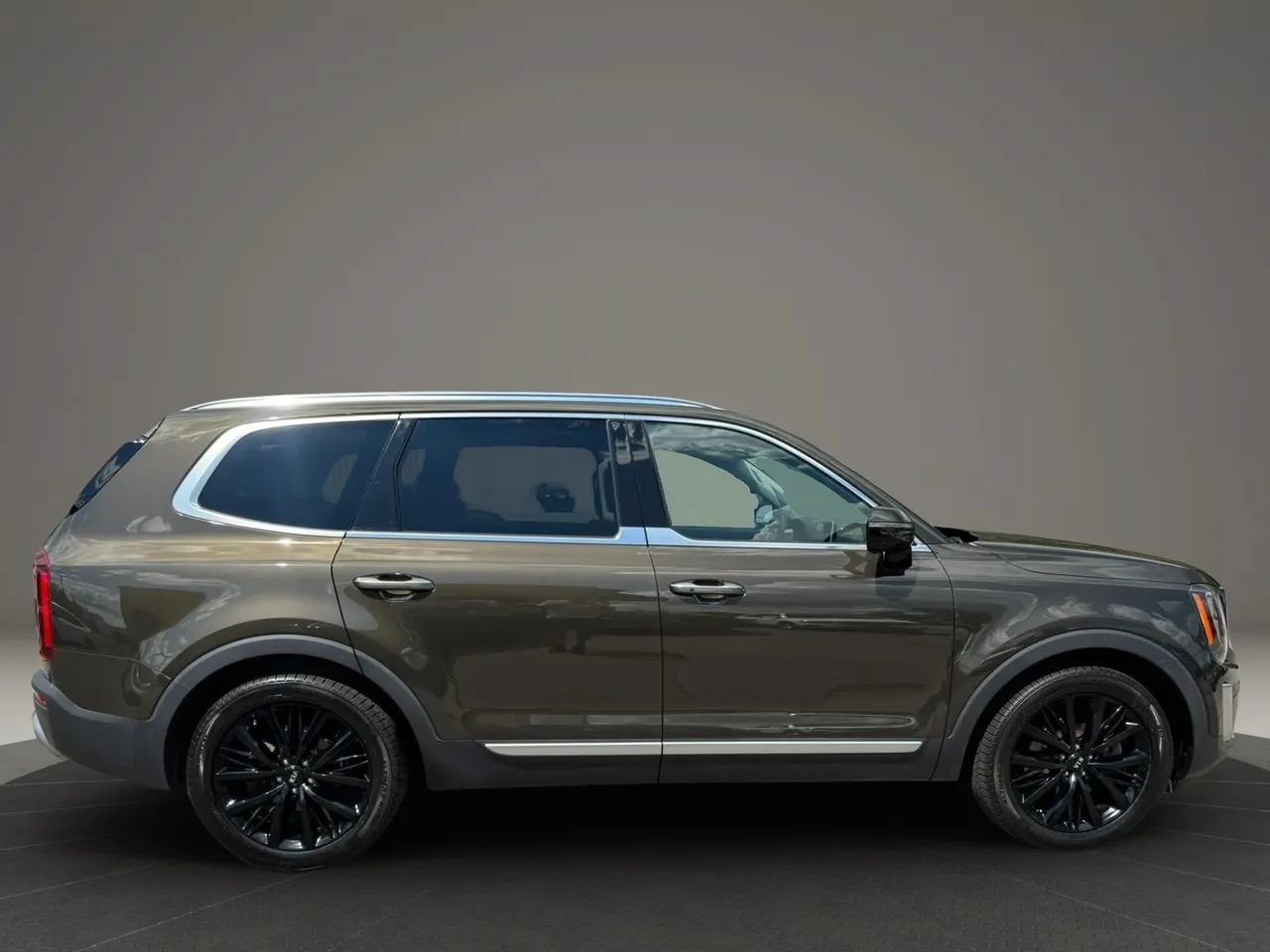 Used 2020 Kia Telluride SX w/ Towing Package AWD/4WD image 2