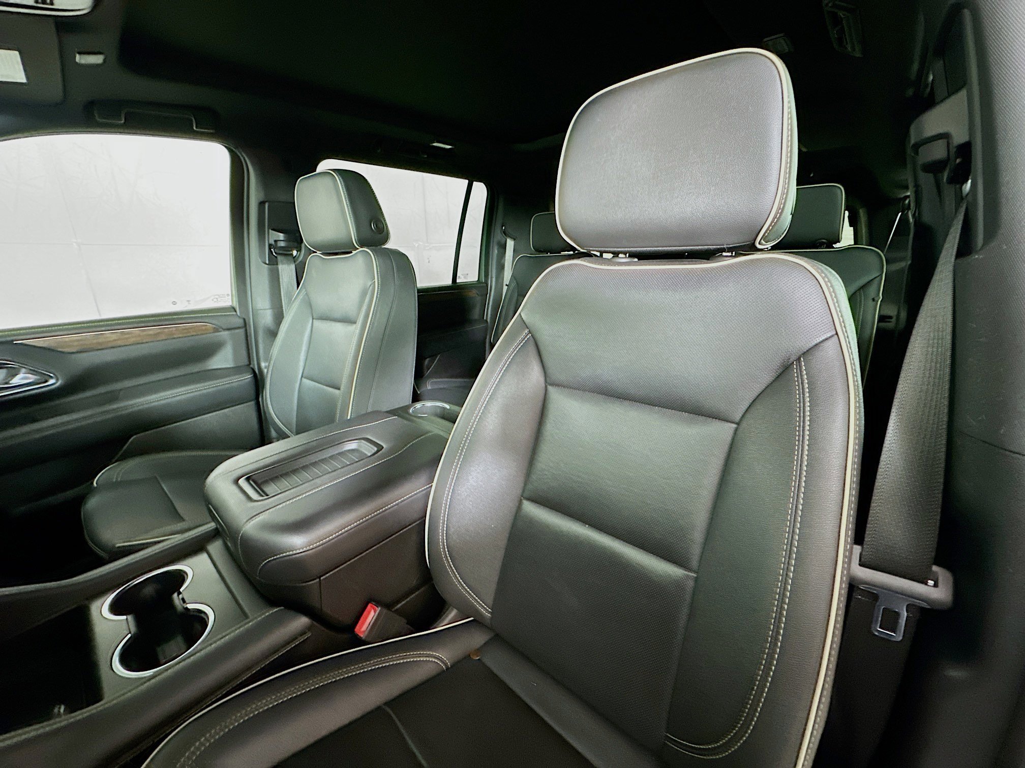 Used 2023 Chevrolet Suburban Premier image 21