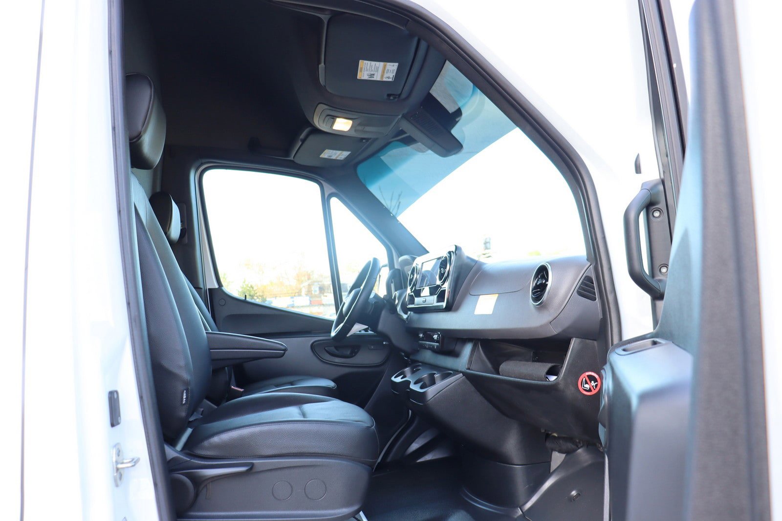 Used 2024 Mercedes-Benz eSprinter 170 Cargo image 13