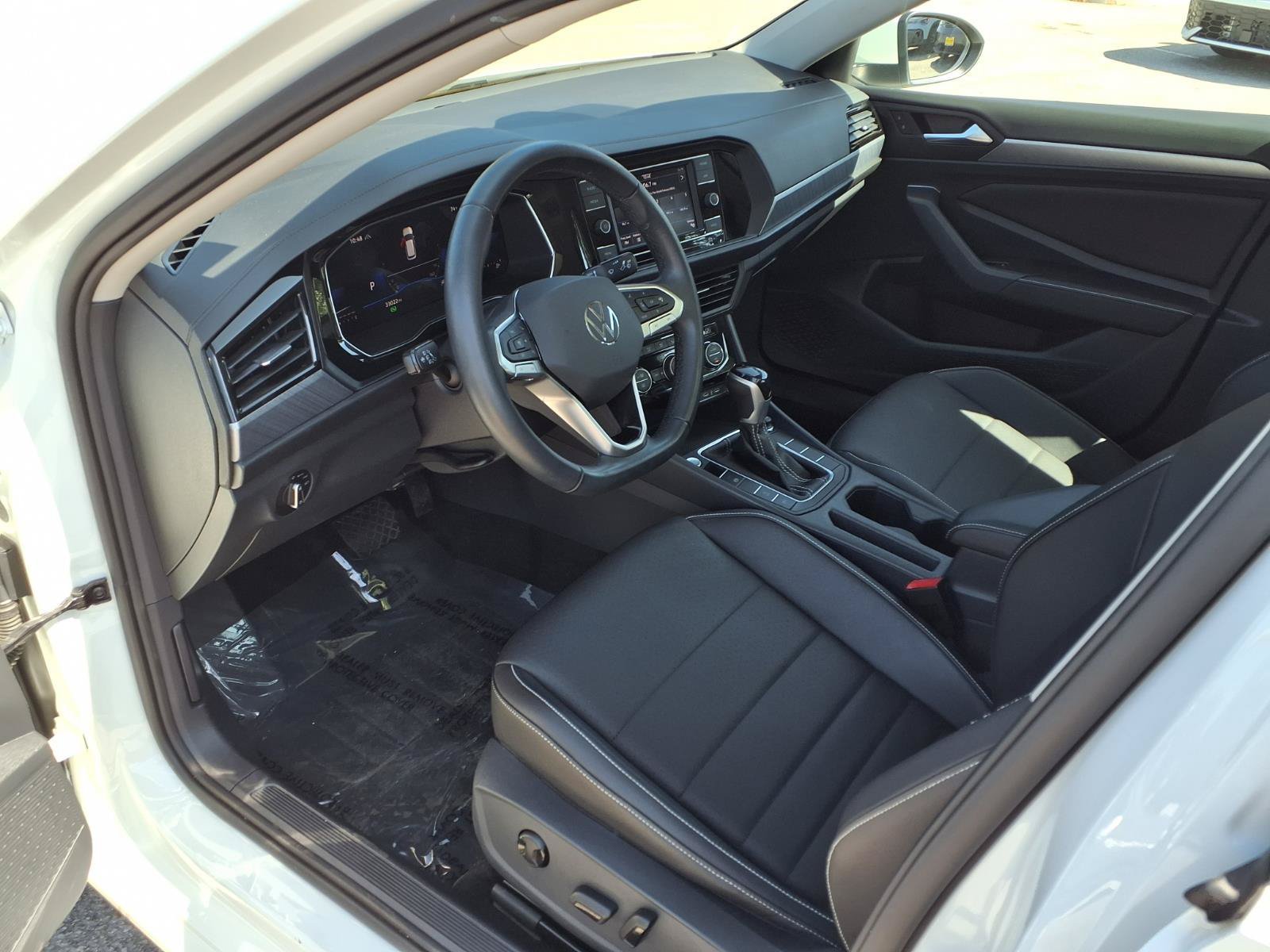 Used 2023 Volkswagen Jetta SE w/ Panoramic Sunroof Package FWD image 17