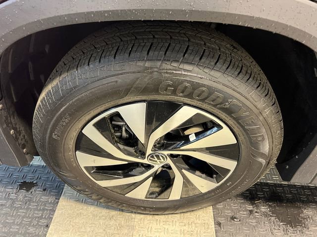 Certified 2025 Volkswagen Tiguan S FWD image 8