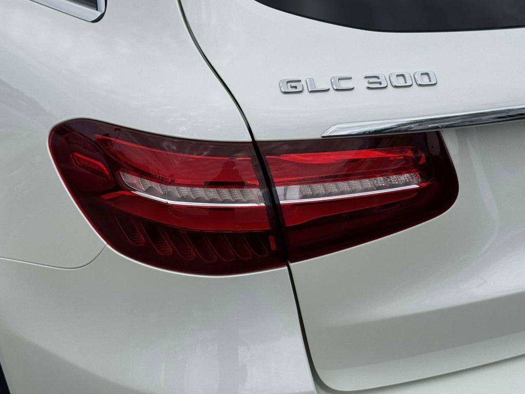 Used 2018 Mercedes-Benz GLC 300 4MATIC image 11