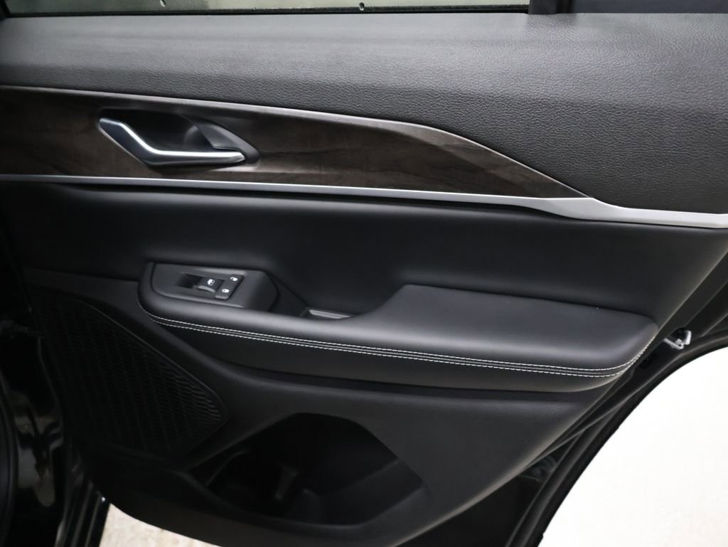 New 2026 Jeep Grand Cherokee Laredo image 16