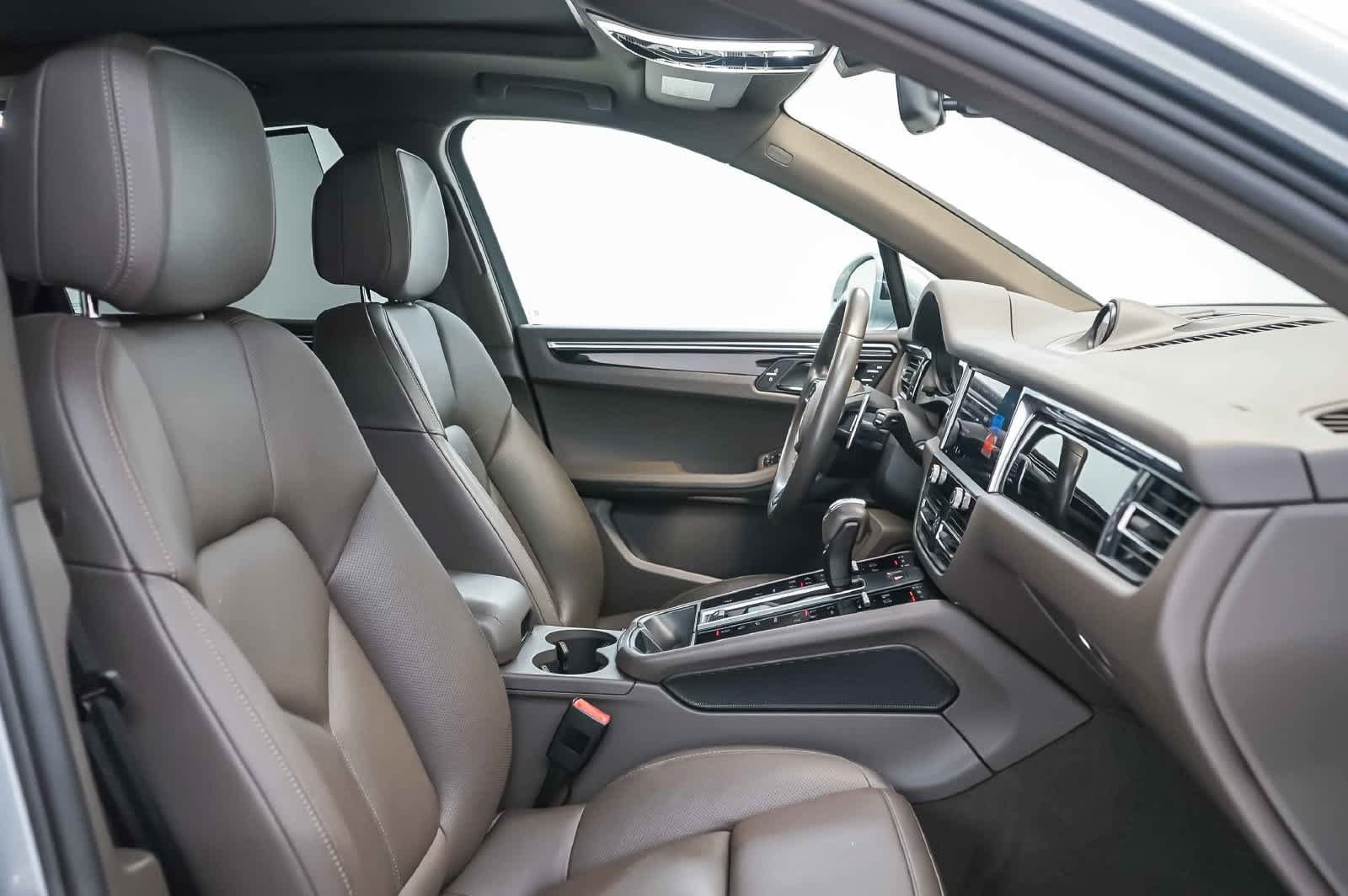 Certified 2024 Porsche Macan AWD/4WD image 22