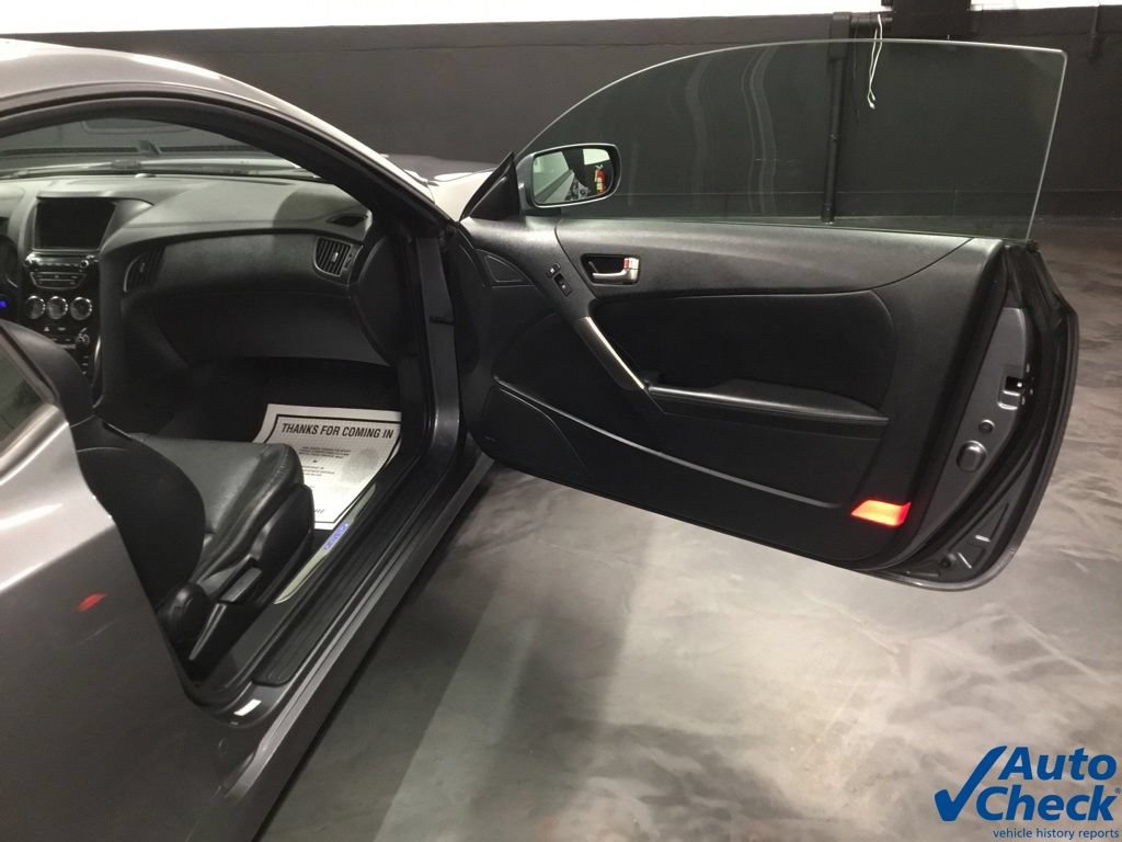 Used 2015 Hyundai Genesis 3.8 RWD image 32