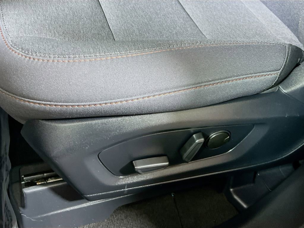Used 2025 Ford Explorer Active AWD/4WD image 17