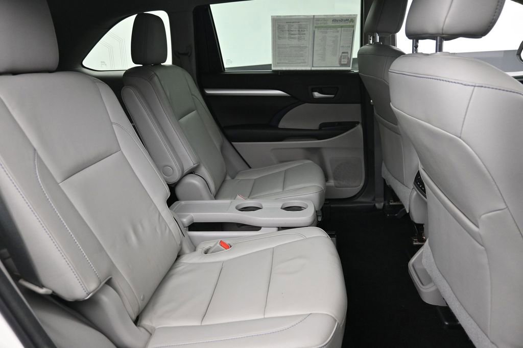 Used 2016 Toyota Highlander XLE AWD/4WD image 8