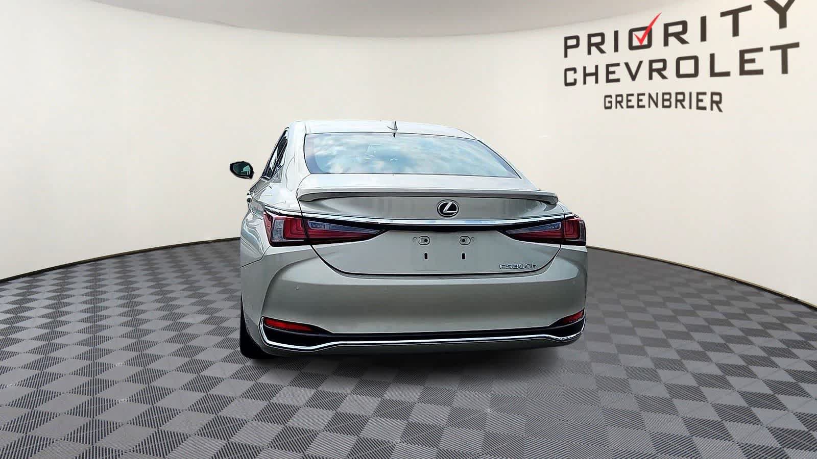 Used 2025 Lexus ES 300h w/ Premium Package FWD image 7