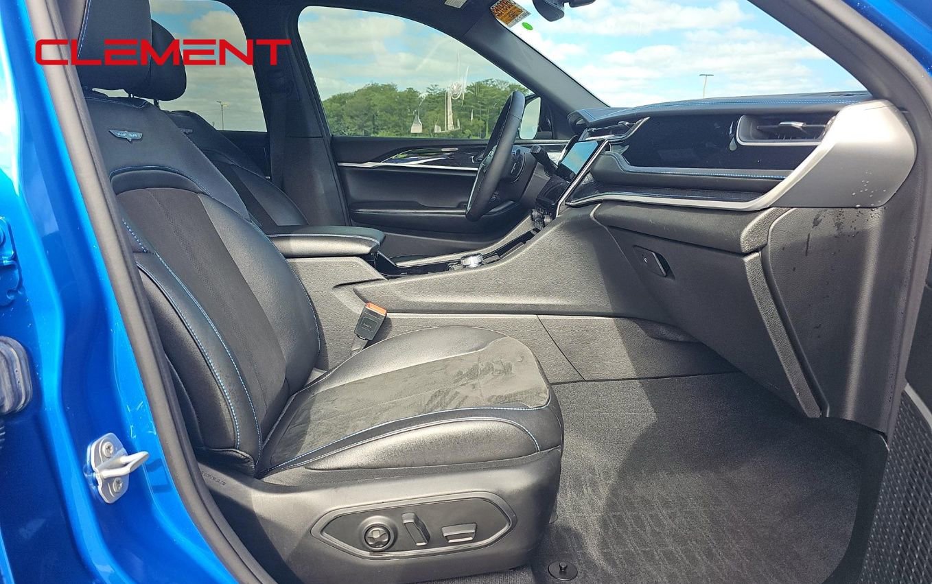 Used 2022 Jeep Grand Cherokee Trailhawk w/ Advanced Protech Group II AWD/4WD image 12