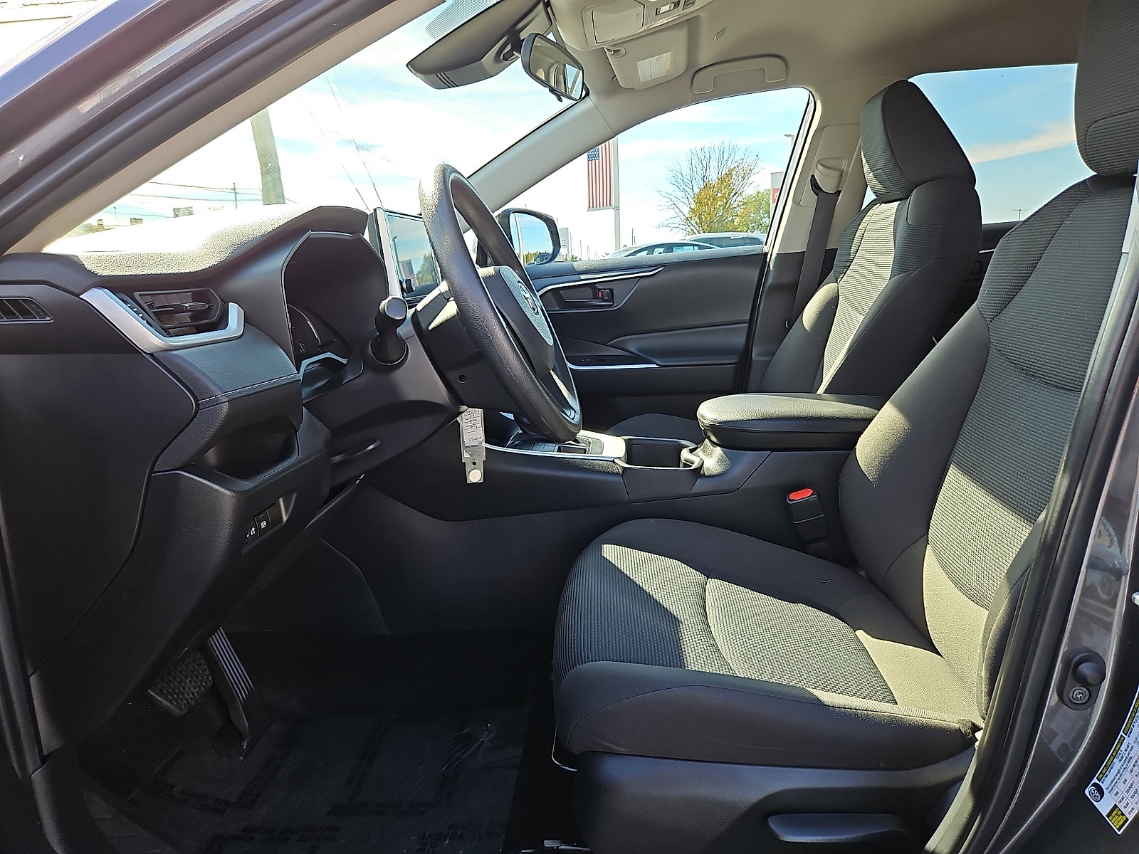 Used 2024 Toyota RAV4 LE AWD/4WD image 13