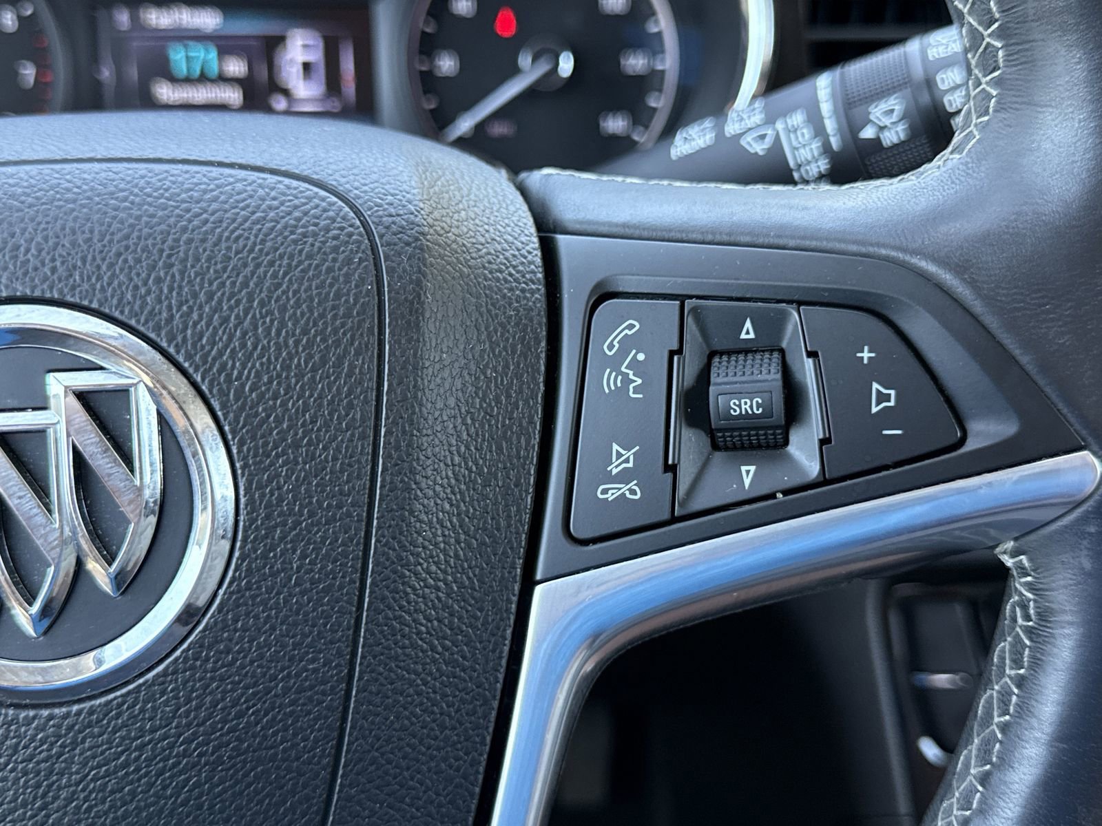 Used 2022 Buick Encore Preferred w/ Safety Package FWD image 20