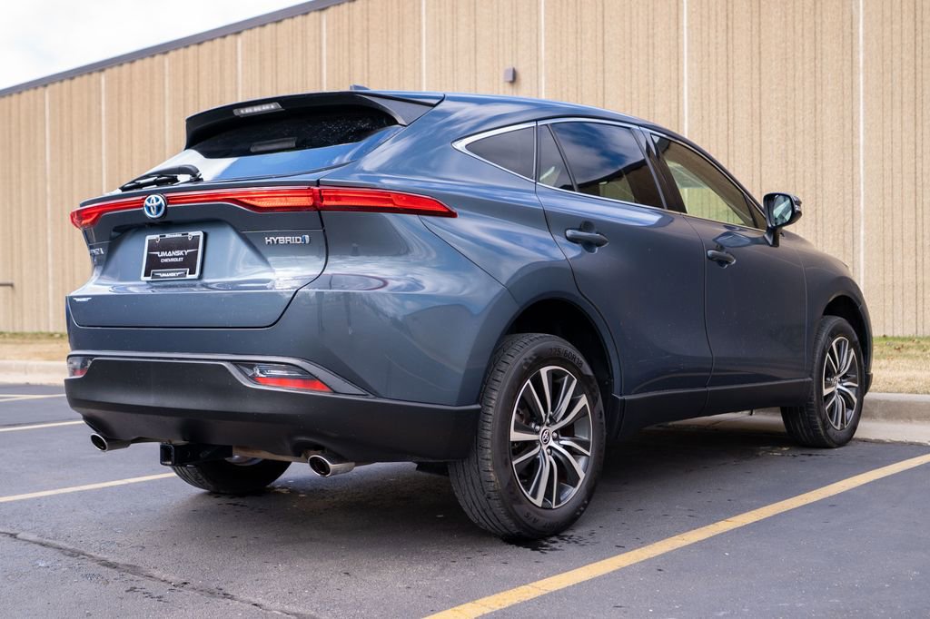 Used 2022 Toyota Venza LE image 9