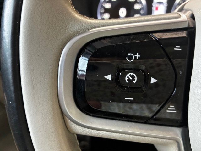 Used 2020 Volvo XC90 T5 Momentum w/ Protection Package Premier FWD image 19