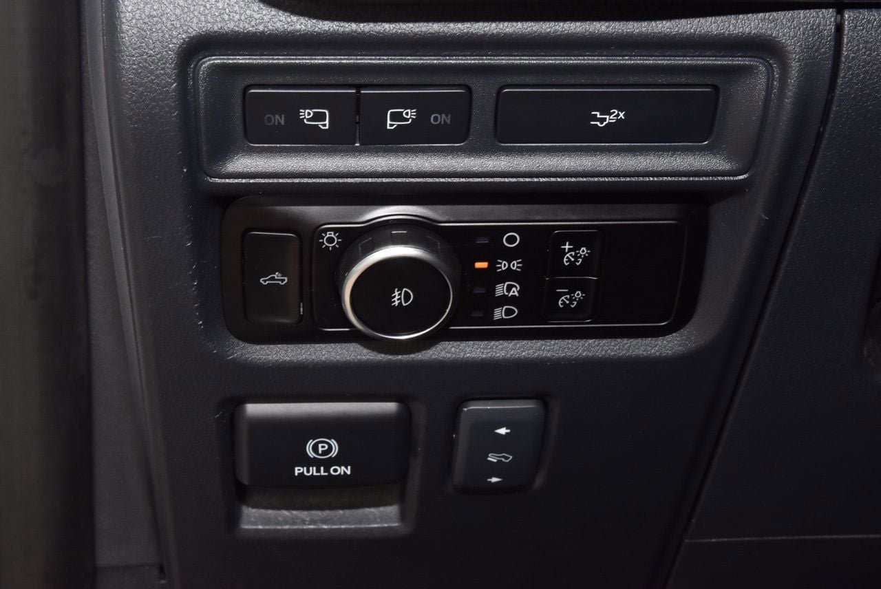 Used 2023 Ford F150 Lariat RWD image 31