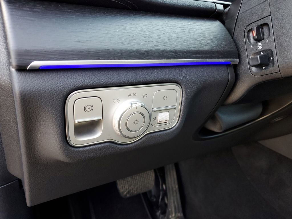 Used 2025 Mercedes-Benz GLS 450 4MATIC image 9