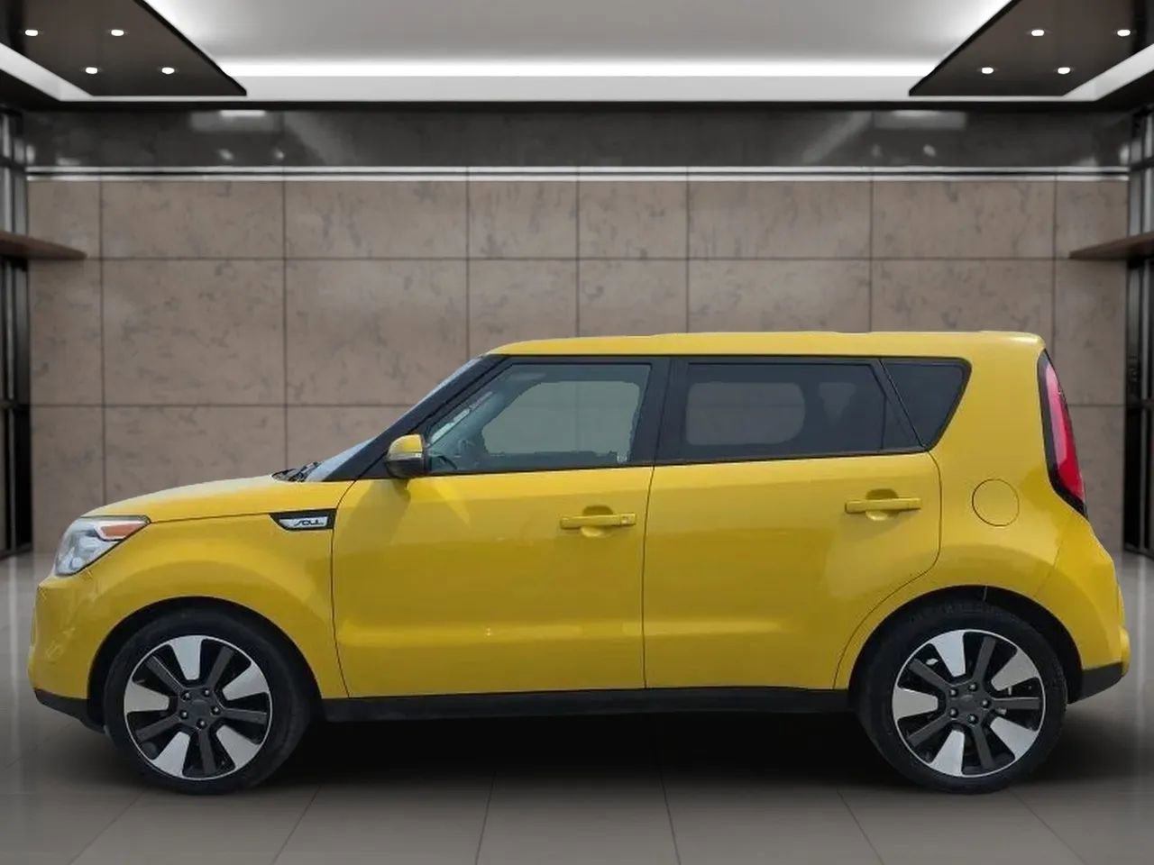 Used 2015 Kia Soul ! FWD image 5