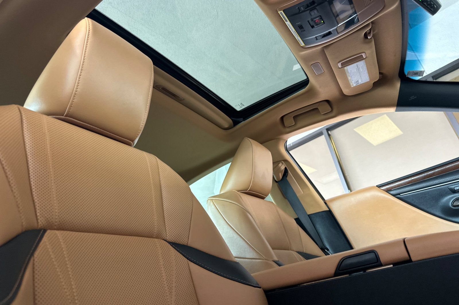 Used 2024 Lexus ES 300h w/ Accessory Package (Z1) FWD image 13