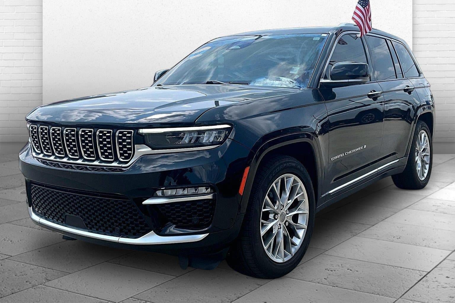 Used 2022 Jeep Grand Cherokee Summit w/ Adv Protech Group IV AWD/4WD image 3