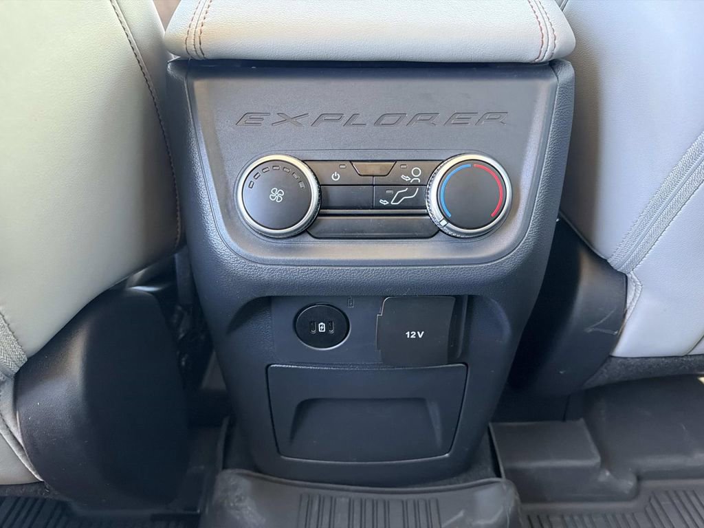 Used 2025 Ford Explorer Active w/ Active Comfort Package image 18