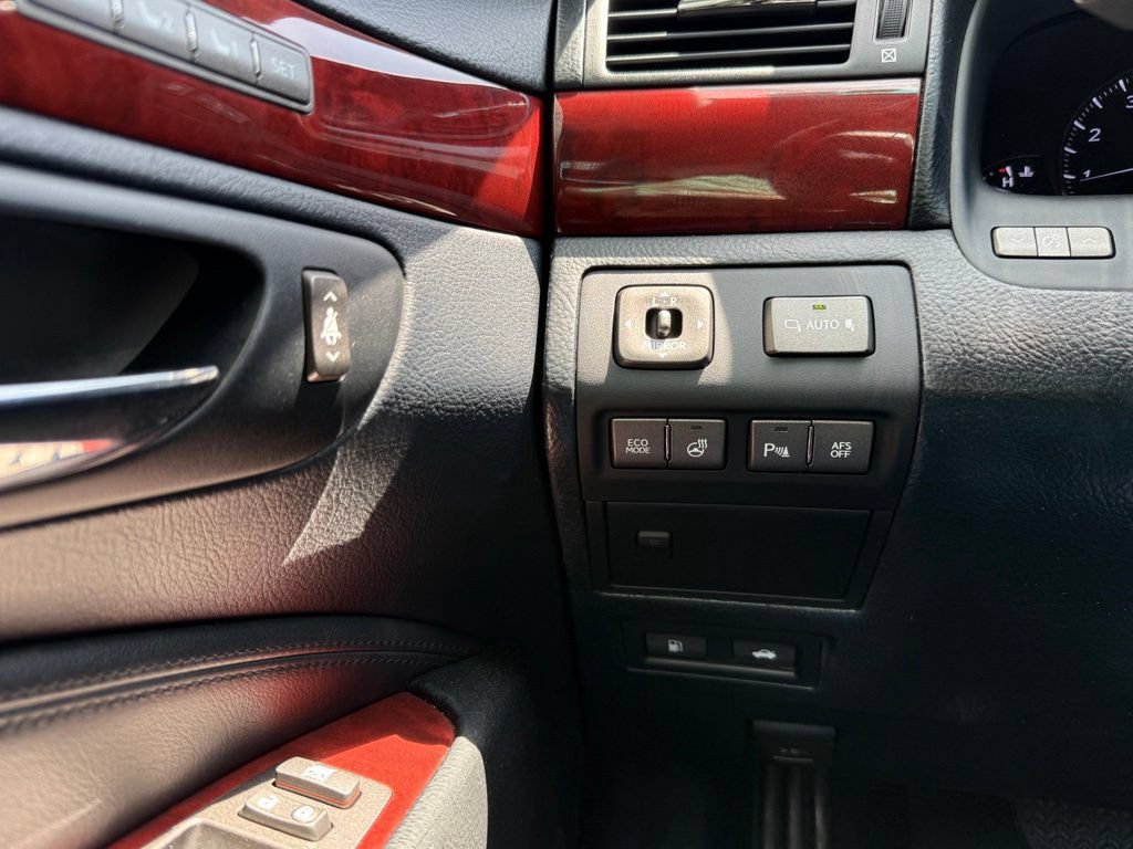 Used 2010 Lexus LS 460 w/ Comfort Pkg RWD image 12