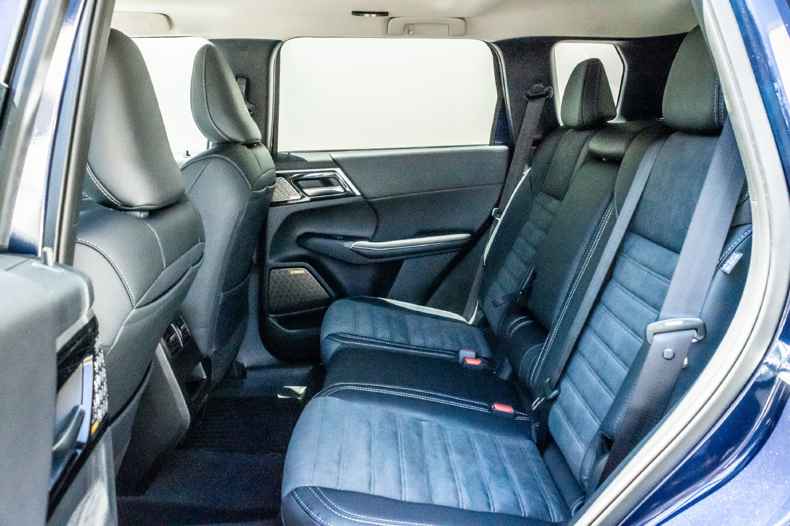 New 2026 Mitsubishi Outlander SE AWD/4WD image 12