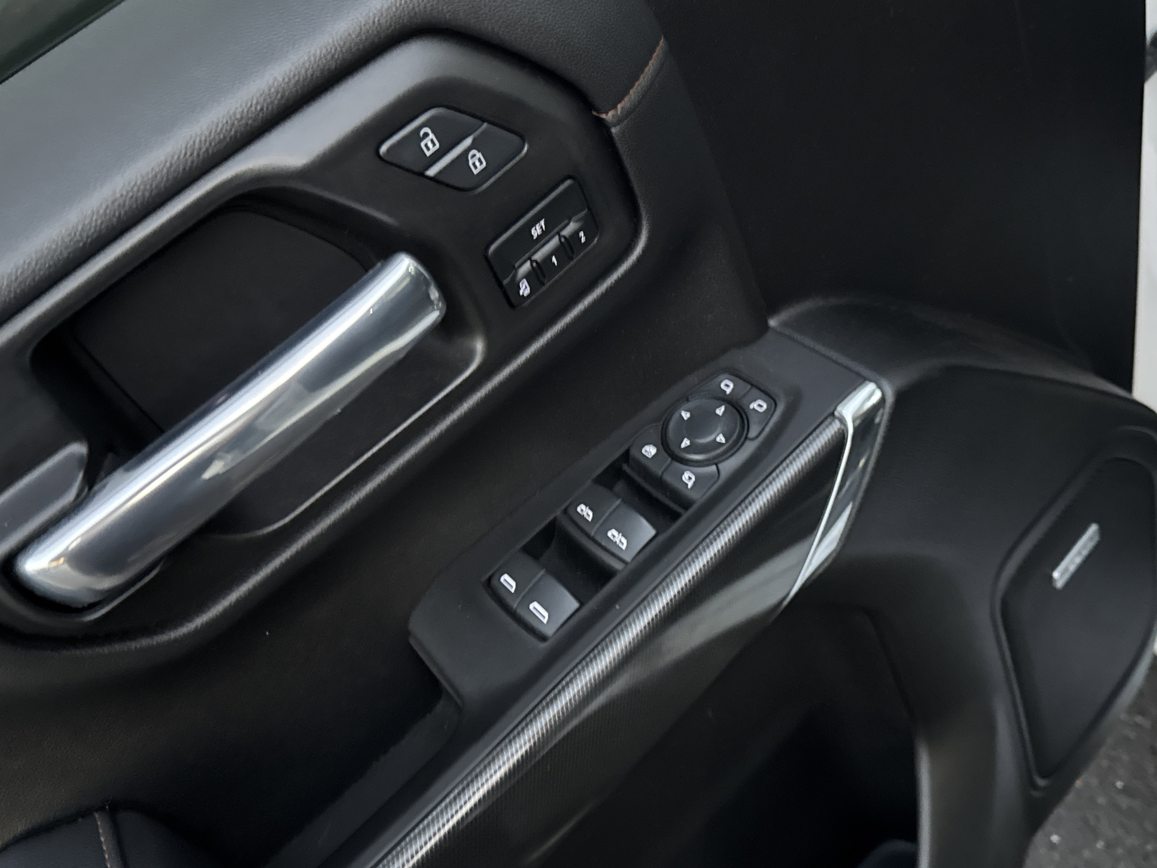 Used 2021 GMC Sierra 1500 AT4 w/ Technology Package image 17