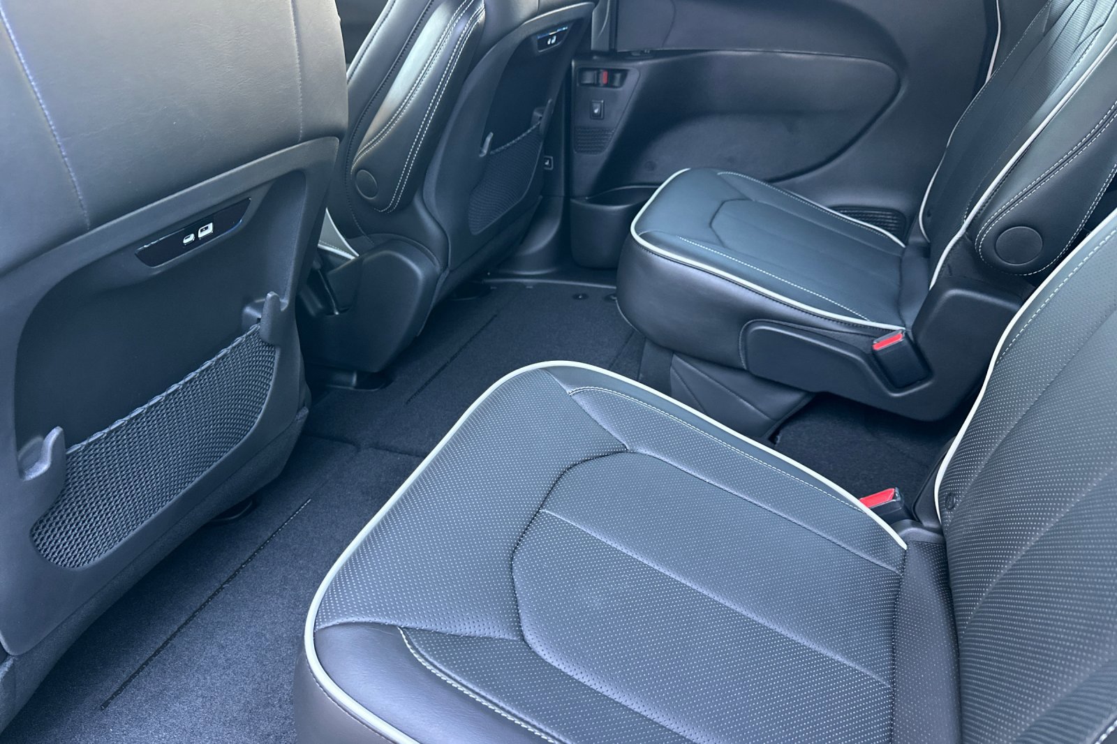 New 2026 Chrysler Pacifica Limited w/ S Appearance Package image 11