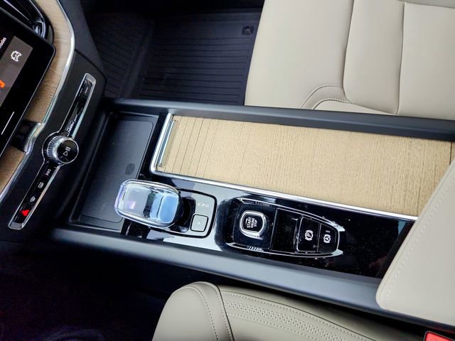 New 2026 Volvo XC60 B5 Plus w/ Climate Package image 22