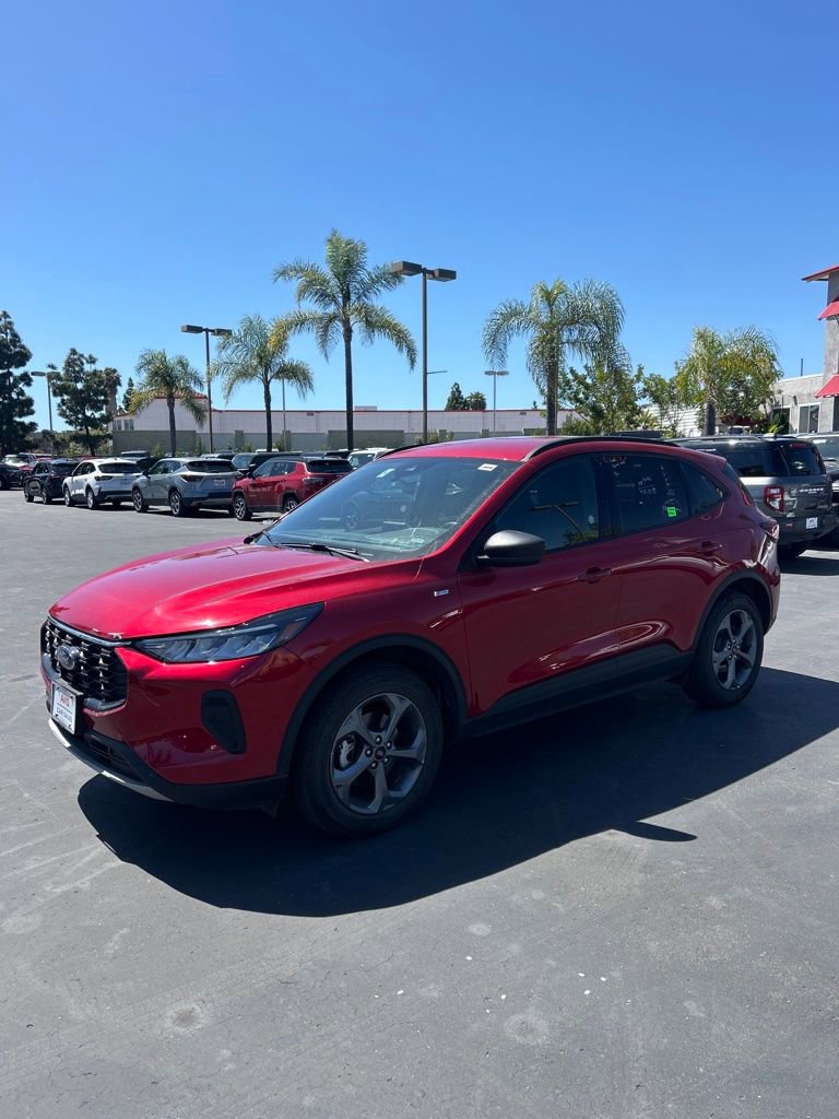 Used 2025 Ford Escape ST-Line AWD/4WD image 1