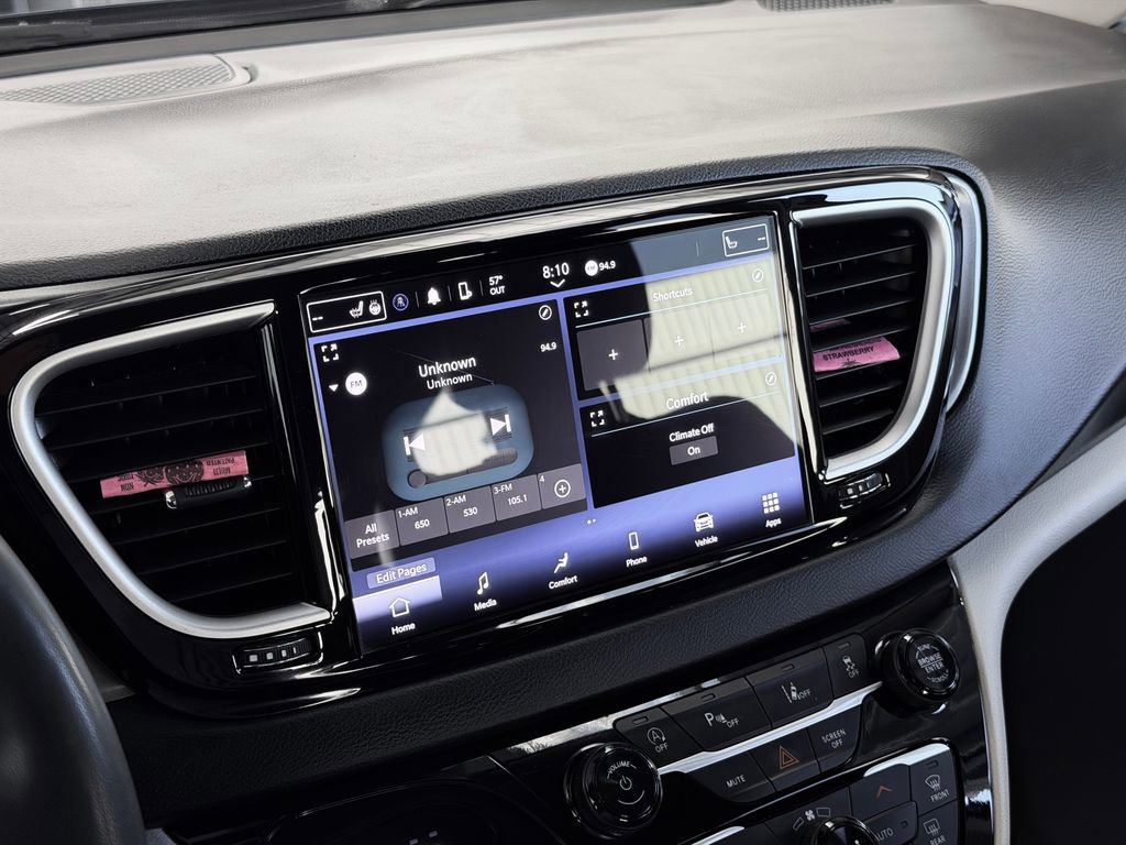 Used 2023 Chrysler Pacifica Touring-L image 18