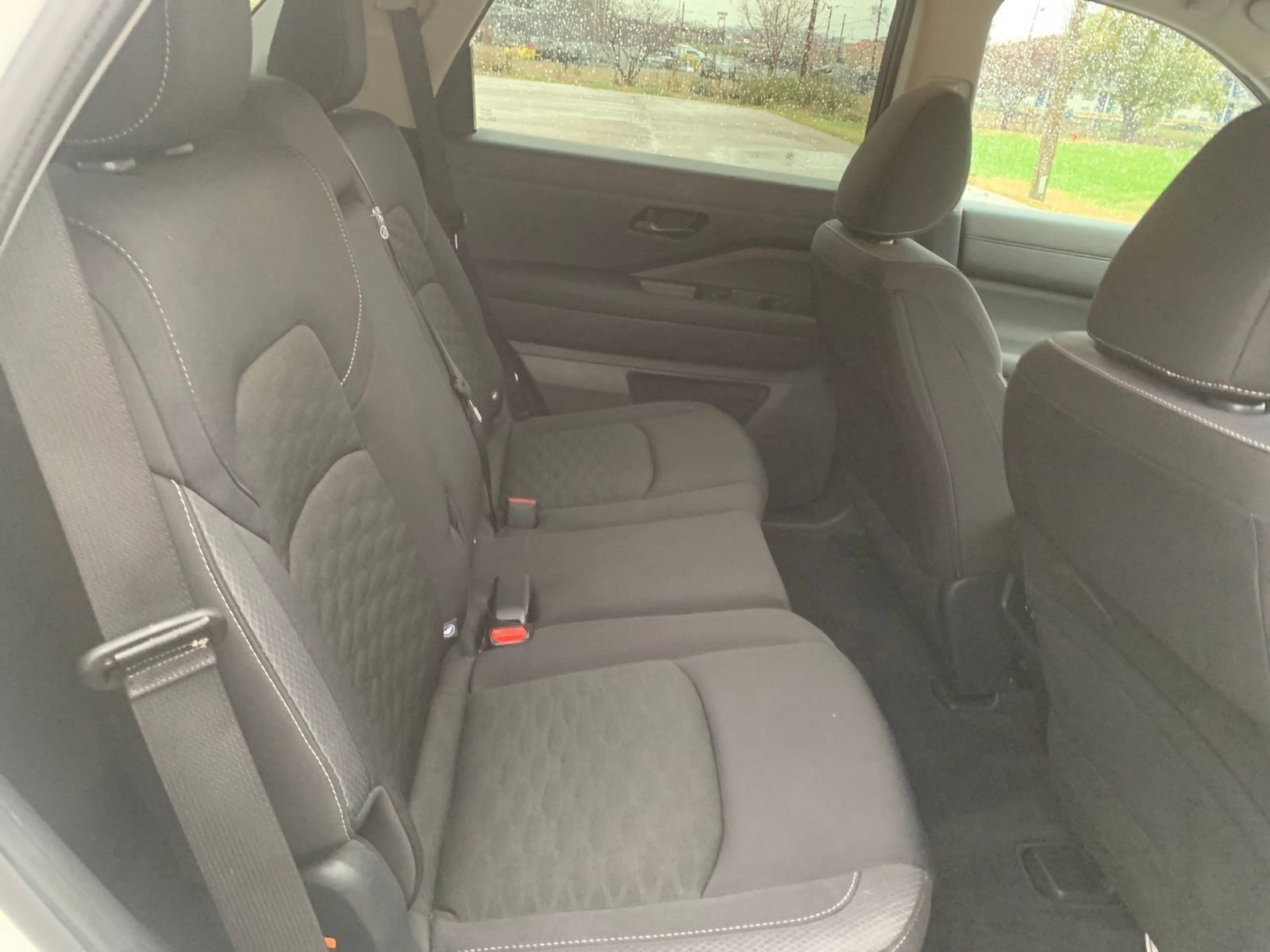 Used 2025 Nissan Pathfinder S image 27