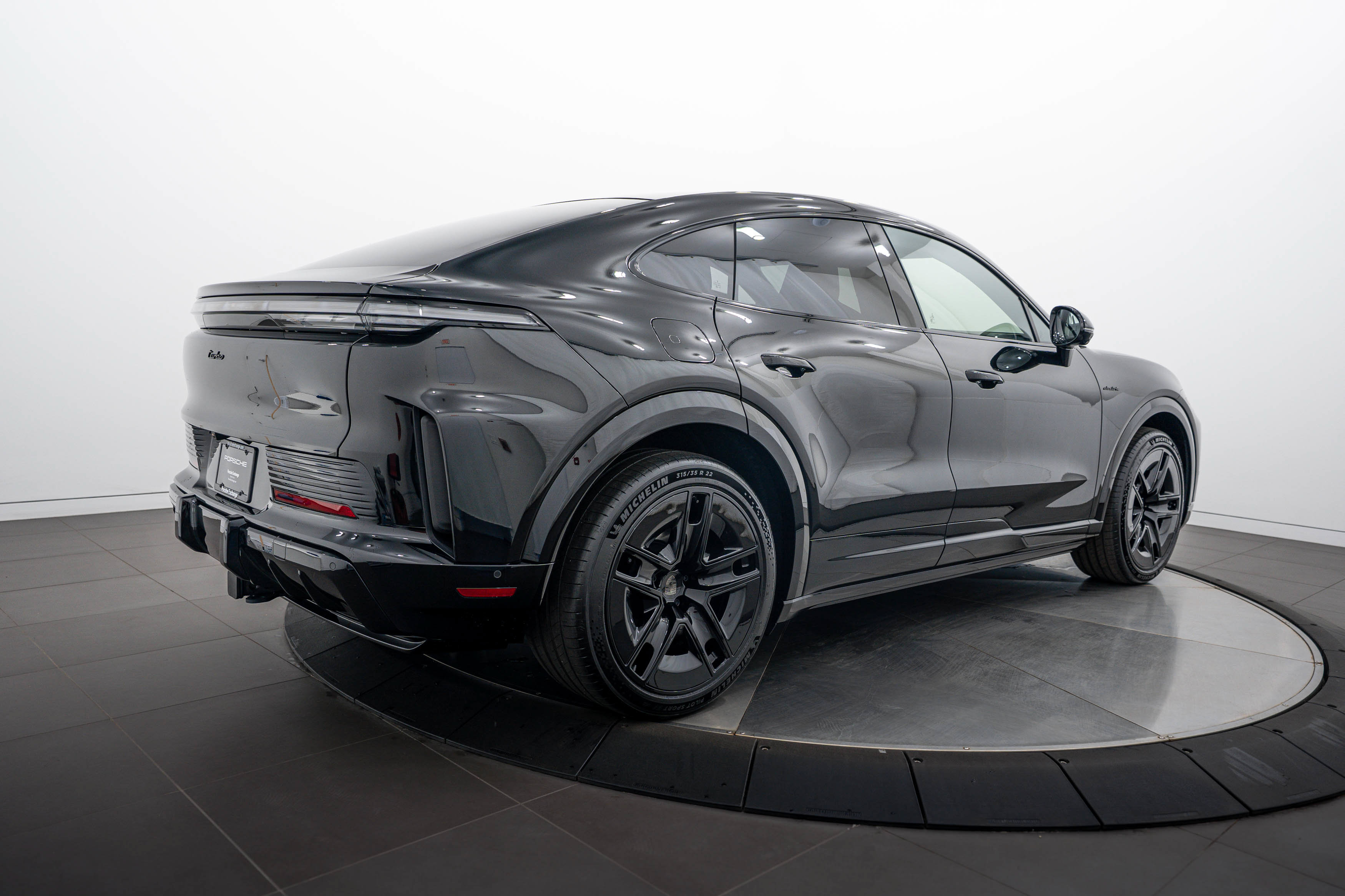 New 2026 Porsche Cayenne Turbo AWD/4WD image 7