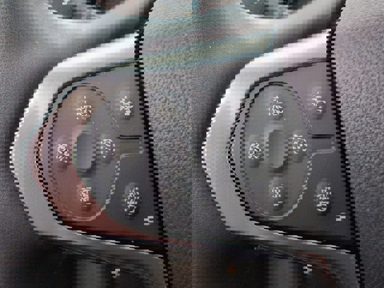 Used 2023 Chevrolet Traverse RS image 25