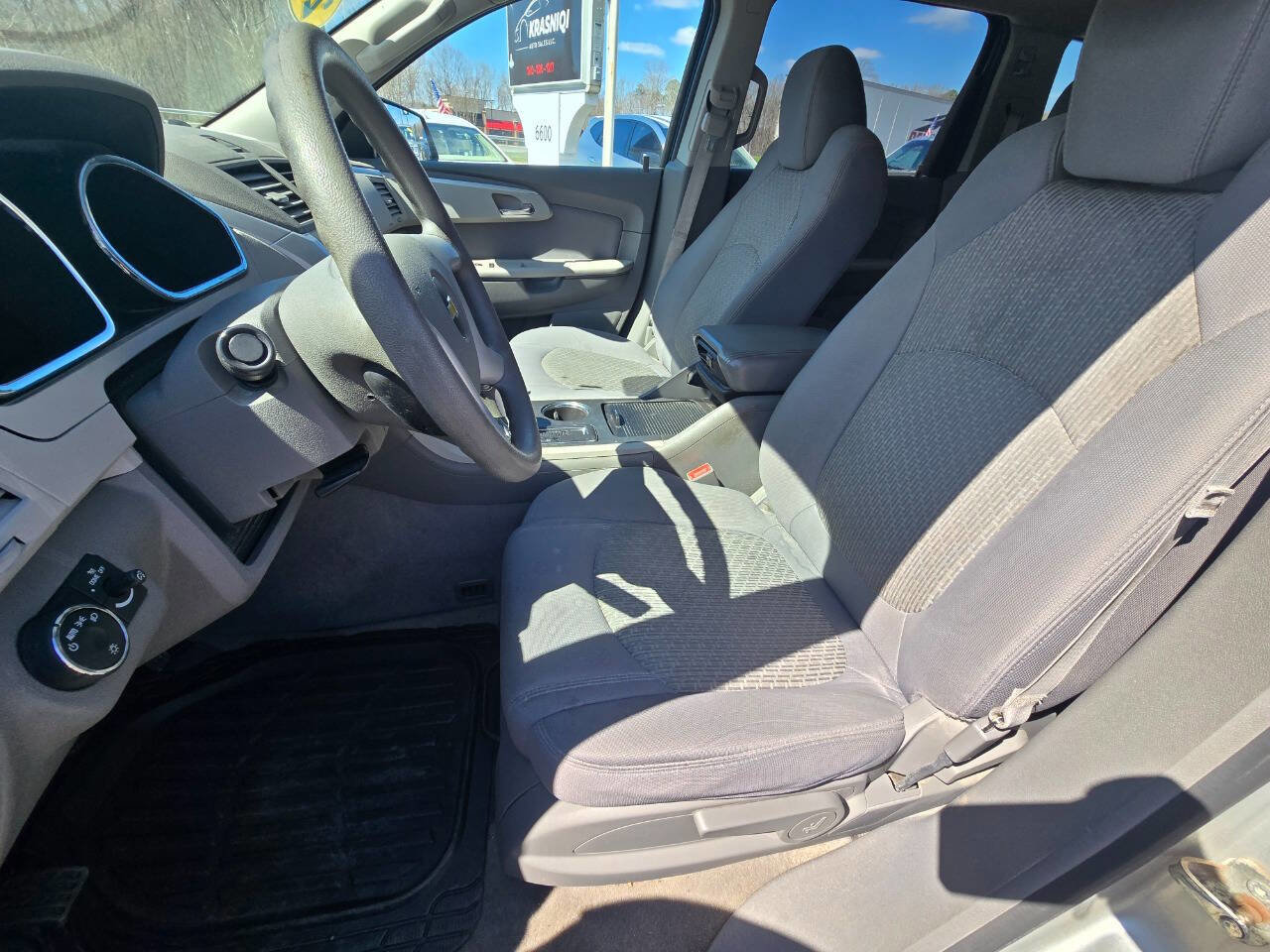 Used 2012 Chevrolet Traverse LS FWD image 16