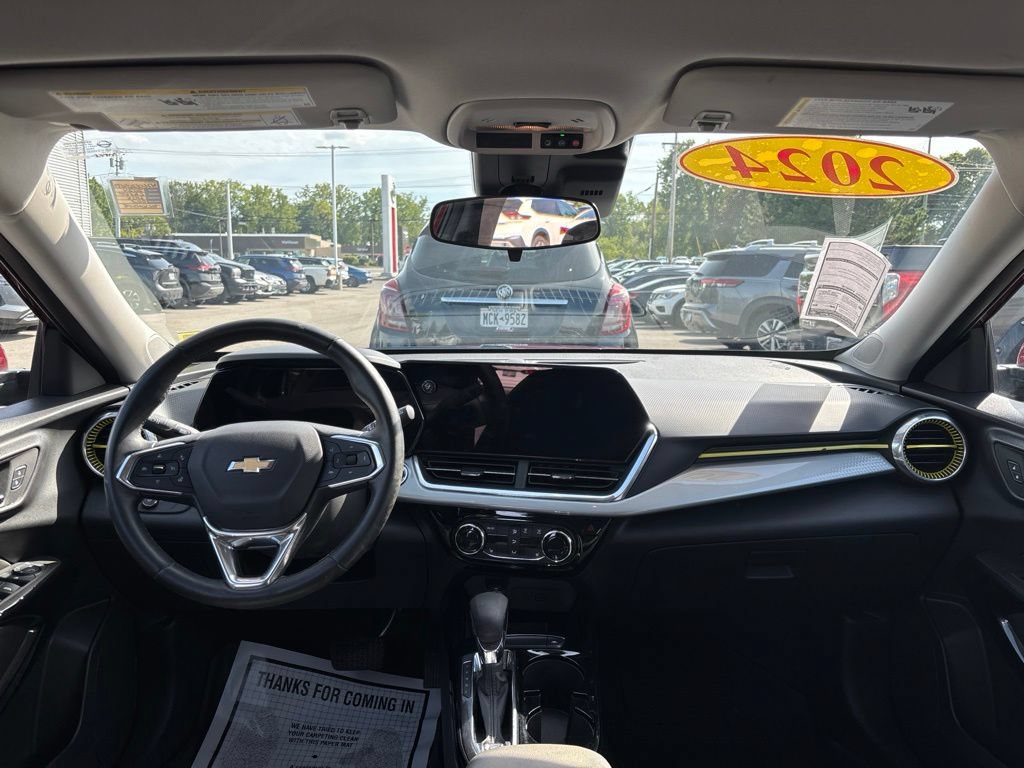 Used 2024 Chevrolet Trax LT w/ Driver Confidence Package FWD image 14