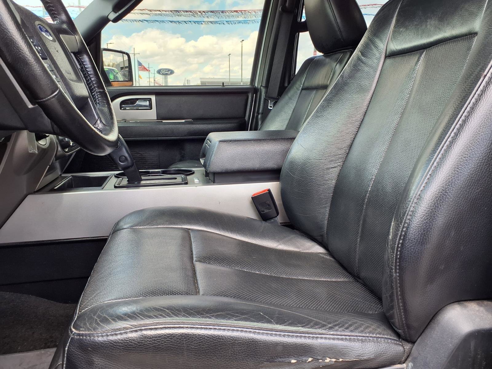 Used 2017 Ford Expedition EL XLT w/ Equipment Group 202A AWD/4WD image 3