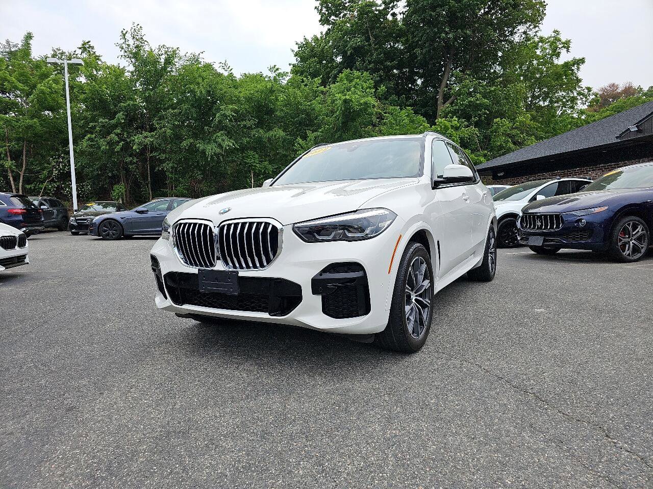 Used 2022 BMW X5 xDrive40i w/ M Sport Package image 2