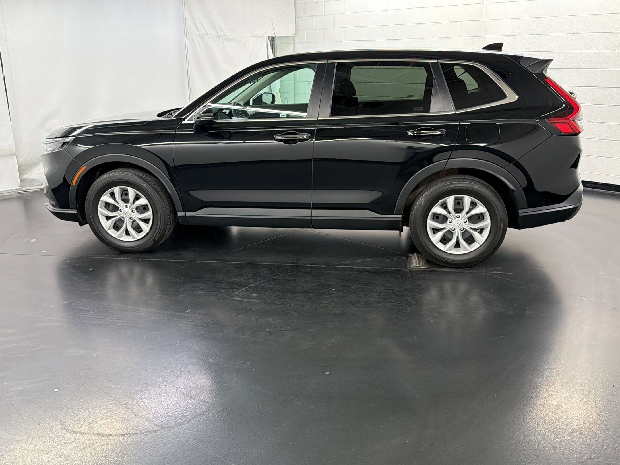 Used 2025 Honda CR-V LX image 2