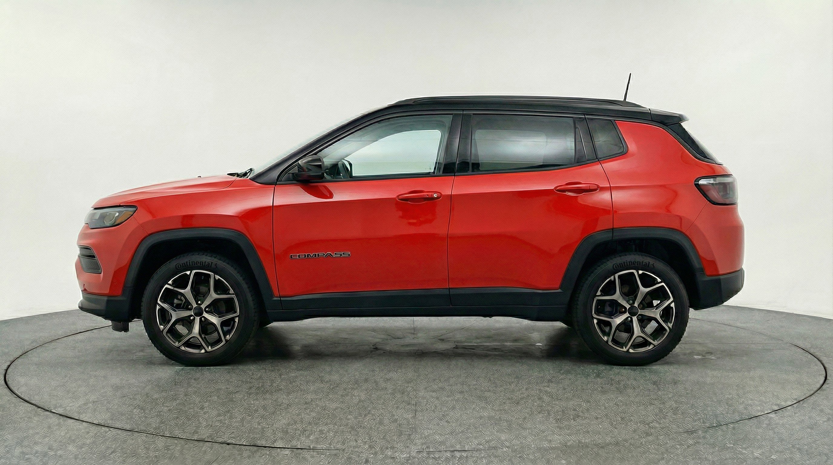 Used 2025 Jeep Compass Limited image 5