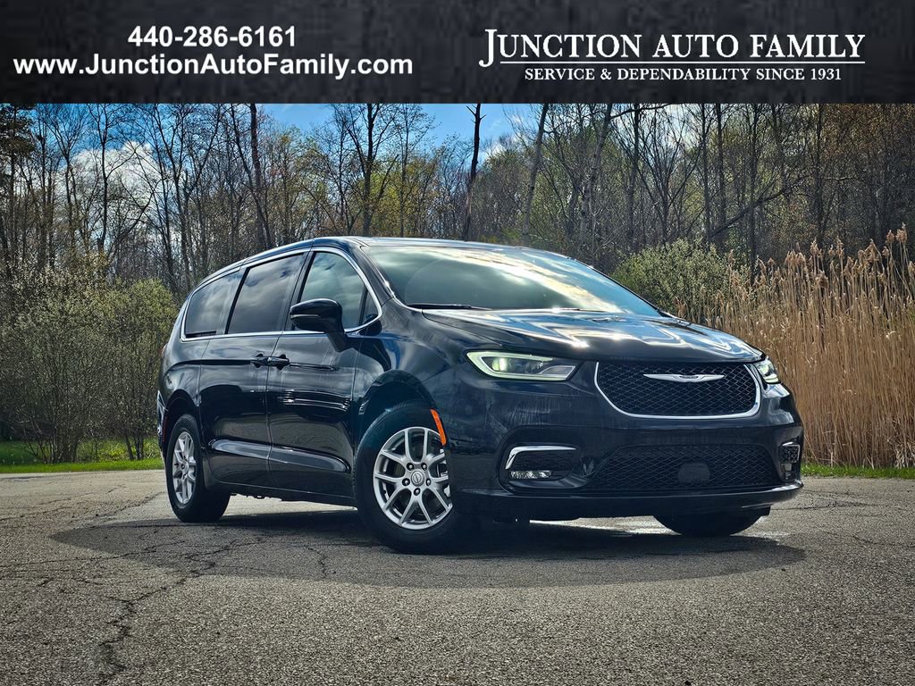 New 2026 Chrysler Pacifica Select