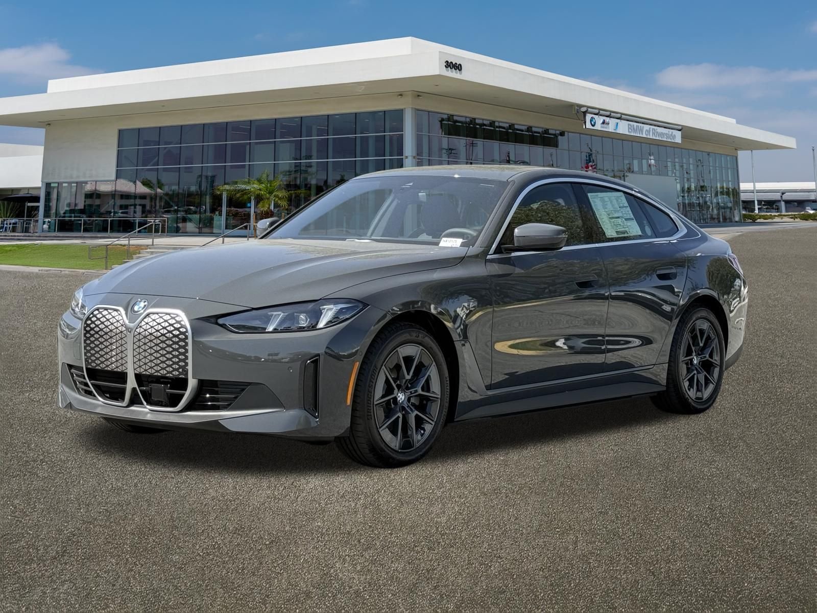 New 2026 BMW i4 eDrive40 w/ Parking Assistance Package RWD image 4