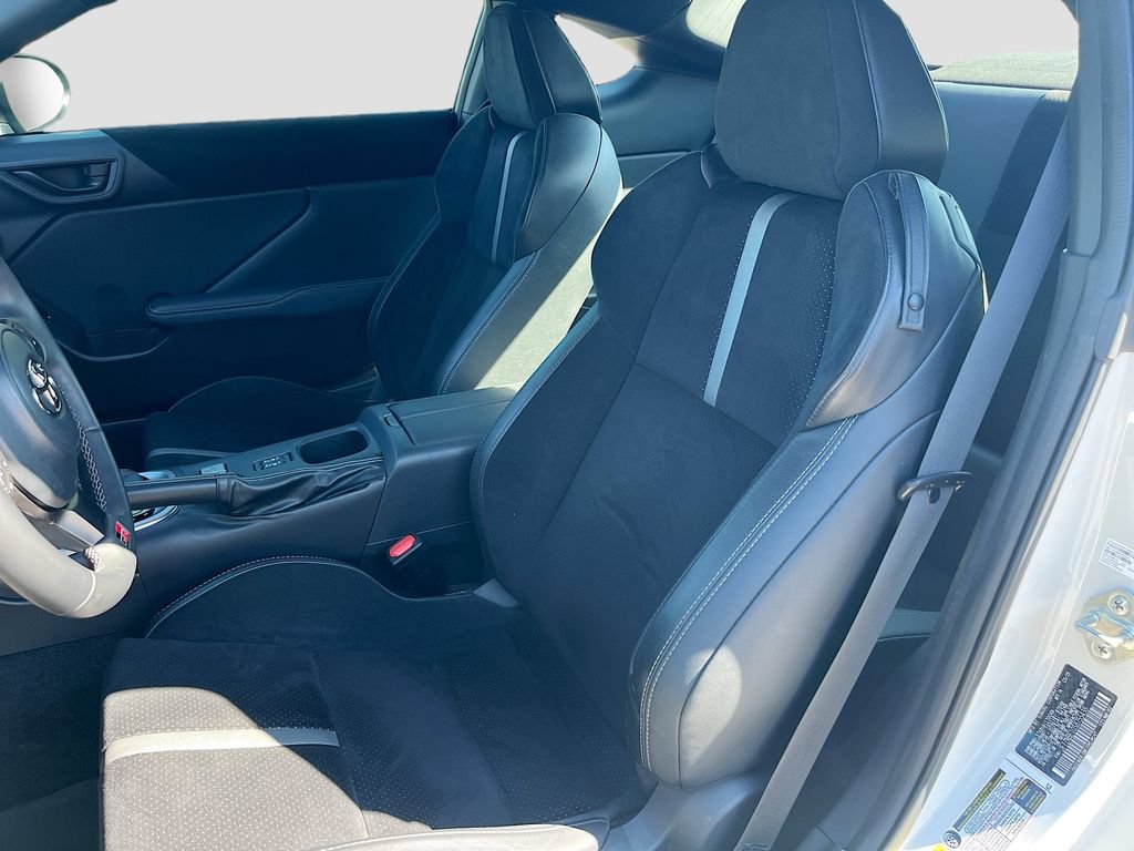 Used 2025 Toyota GR86 Premium w/ ALL Weather Mat Package (TMS) RWD image 20