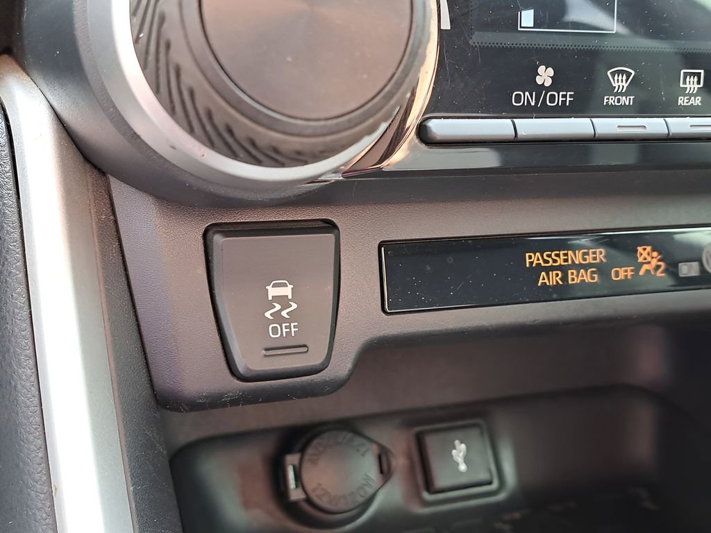 Used 2021 Toyota RAV4 LE image 24